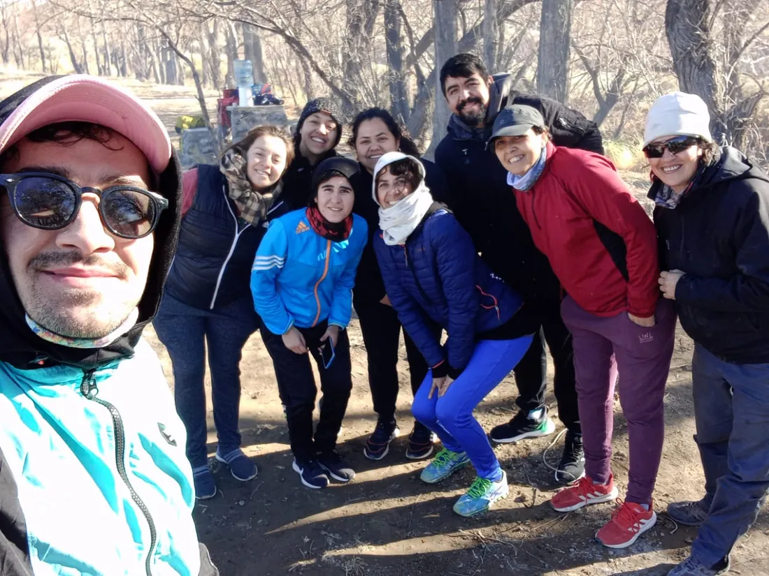 Grupo abrigado en una excursión de invierno
